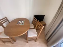 stół z krzesłami