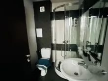 łazienka z prysznicem
