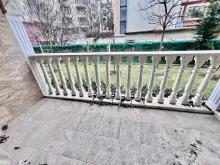 Taras z widokiem na teren zielony