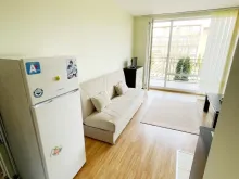 lodówka, sofa