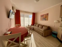 Stół obiadowy i telewizor