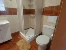 Kabina prysznicowej i sedes