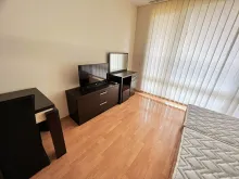 Stół obiadowy i telewizor