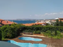 Widok na basen i może