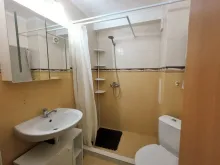 kabina prysznicowa i umywalka
