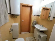 łazienka z toaleta