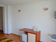 Biurku i lodówka