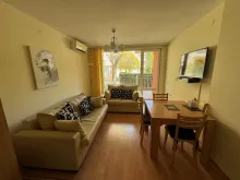Stół obiadowy i sofa