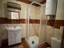 Kabina prysznicowa i umywalka