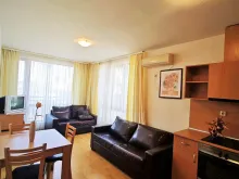 Sofa i stół obiadowy