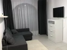 sofa i telewizor