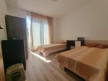 Dwa łóżka w sypialni
