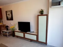 Telewizor i szafa
