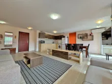 Telewizor i sofa