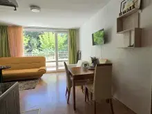 Stół jadalniany w mieszkaniu