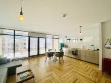 Panoramiczne okna w salonie