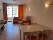 stół jadalny w salonie
