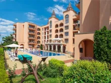 Basen i fasada kompleksu Palazzo