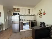 Telewizor na ścianie w sypialni