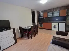 kuchnia i inne meble w pokoju