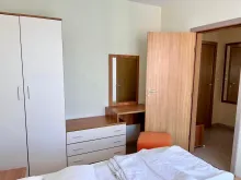 Szafa i komoda w sypialni