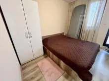 Łóżko i szafa