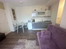 Sofa i kuchnia