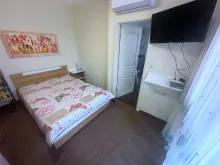 Łóżko dwuosobowe w sypialni