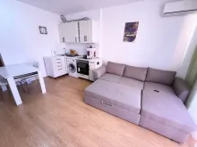 Duża sofa w mieszkaniu