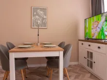 Stół i telewizor