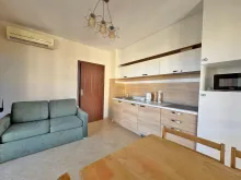 Sofa i kuchnia