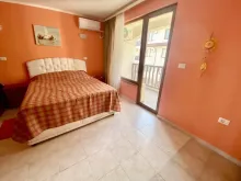 Meblowana sypialnia w apartamencie