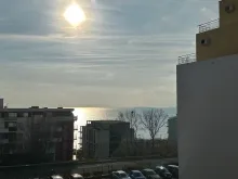 częściowy widok na morze z tarasu mieszkania