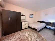 Basen i fasada kompleksu Admiral Sunset Beach