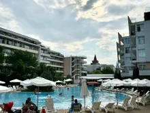 Basen na terenie kompleksu