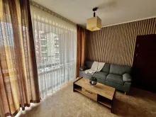 Miękkie meble w salonie, strefa wypoczynkowa