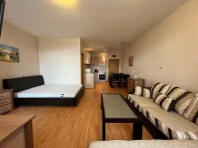 Łóżko dwuosobowe i sofa
