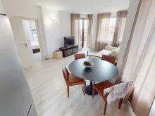 Stół jadalny w pokoju