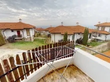 Widok z tarasu apartamentu na otaczający teren