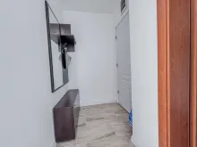 Stół jadalny i kuchnia
