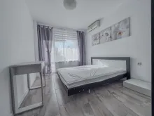 Łóżko dwuosobowe w sypialni