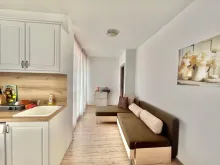 Szuflada na buty i sofa