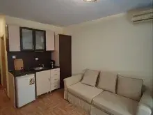Sofa i kuchnia