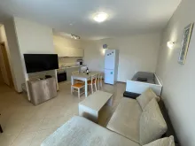 Sofa i stół jadalny