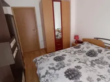 łóżko i szafa