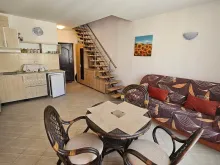 Amber Beach | Dwupoziomowy apartament: salon, kuchnia