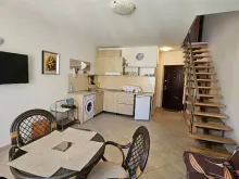 Amber Beach | Dwupoziomowy apartament: salon, kuchnia