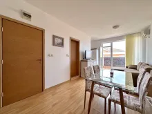 Stół jadalniany w mieszkaniu