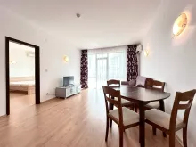 Stół z krzesłami