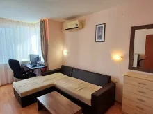 Sofa i stolik
